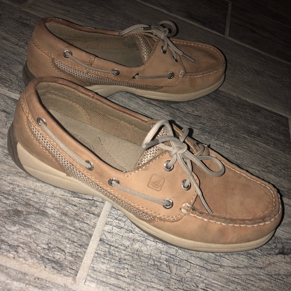 sperrys wore once.